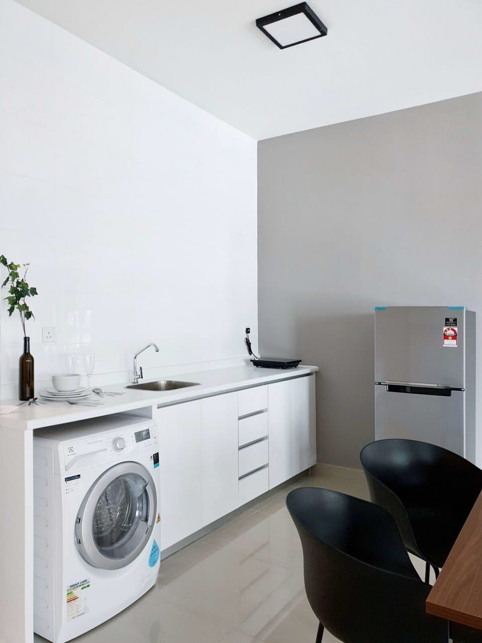 An equipped kitchen.