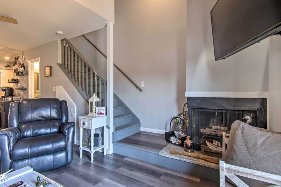 Living Room | 1st Floor | Stairs to 2nd Floor | Free WiFi