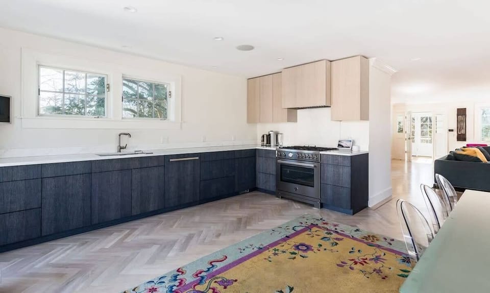A look at the huge kitchen space, just like at home