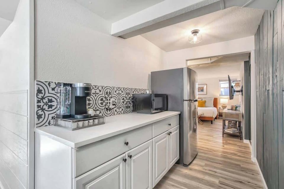 You have everything you need in the kitchen, and it's loaded and ready to cook!