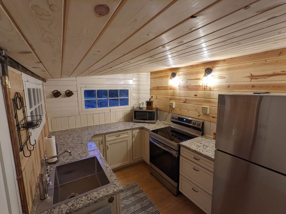 Fully Equipped Kitchen (1)