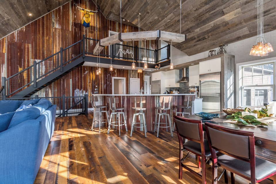 Kitchen and dining area. 
