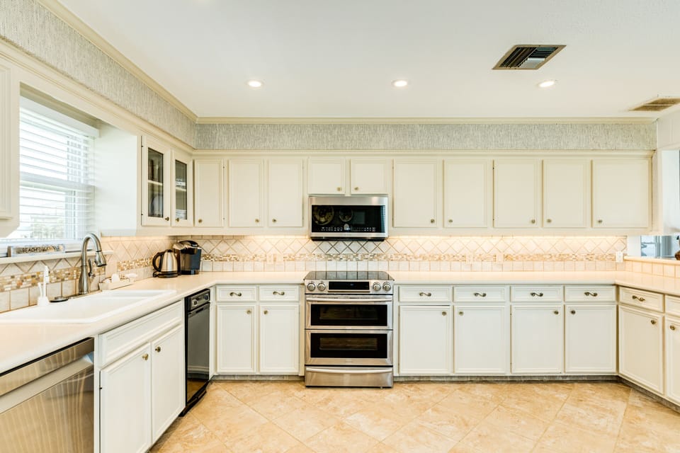 Plenty of counter space and storage for all your beach snacks