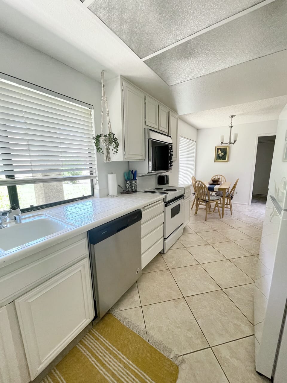 Electric range, oven and convection oven! There is a micro wave too!