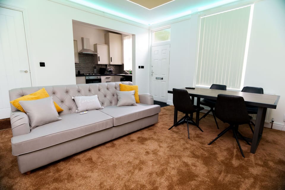 Living Room / Lounge