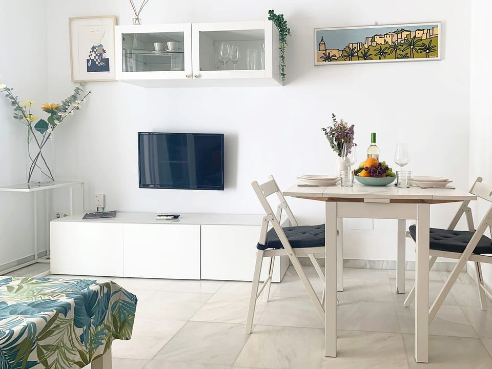 Ideal for enjoying an intimate atmosphere with access to the terrace and beautiful natural light.