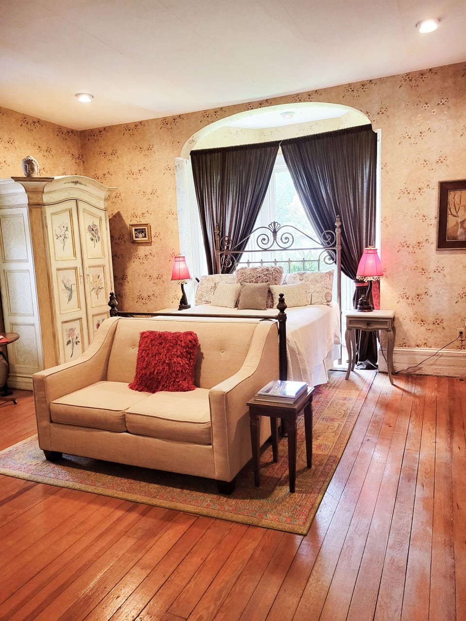 Main level suite with private bath and screened porch.
