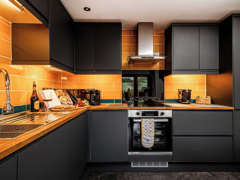 Kitchen | Coach House - Sleekstone Holiday Barns, Honeyborough