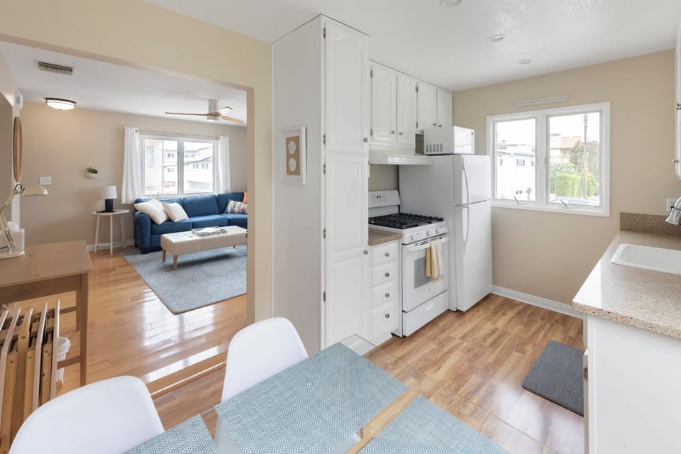 Fully equipped kitchen with new oven and dishwasher