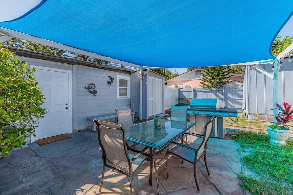 Shaded area when you want to enjoy a barbeque with friends and family outdoors!