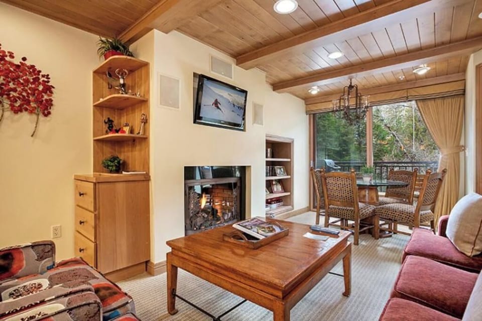 Living room - Antlers 1 Bedroom
