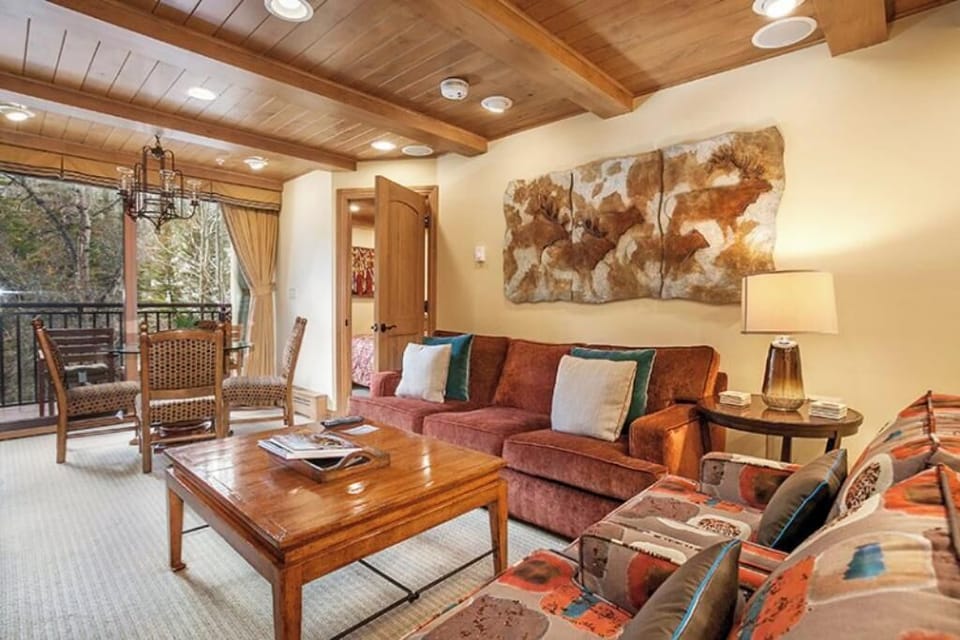 Living room - Antlers 1 Bedroom