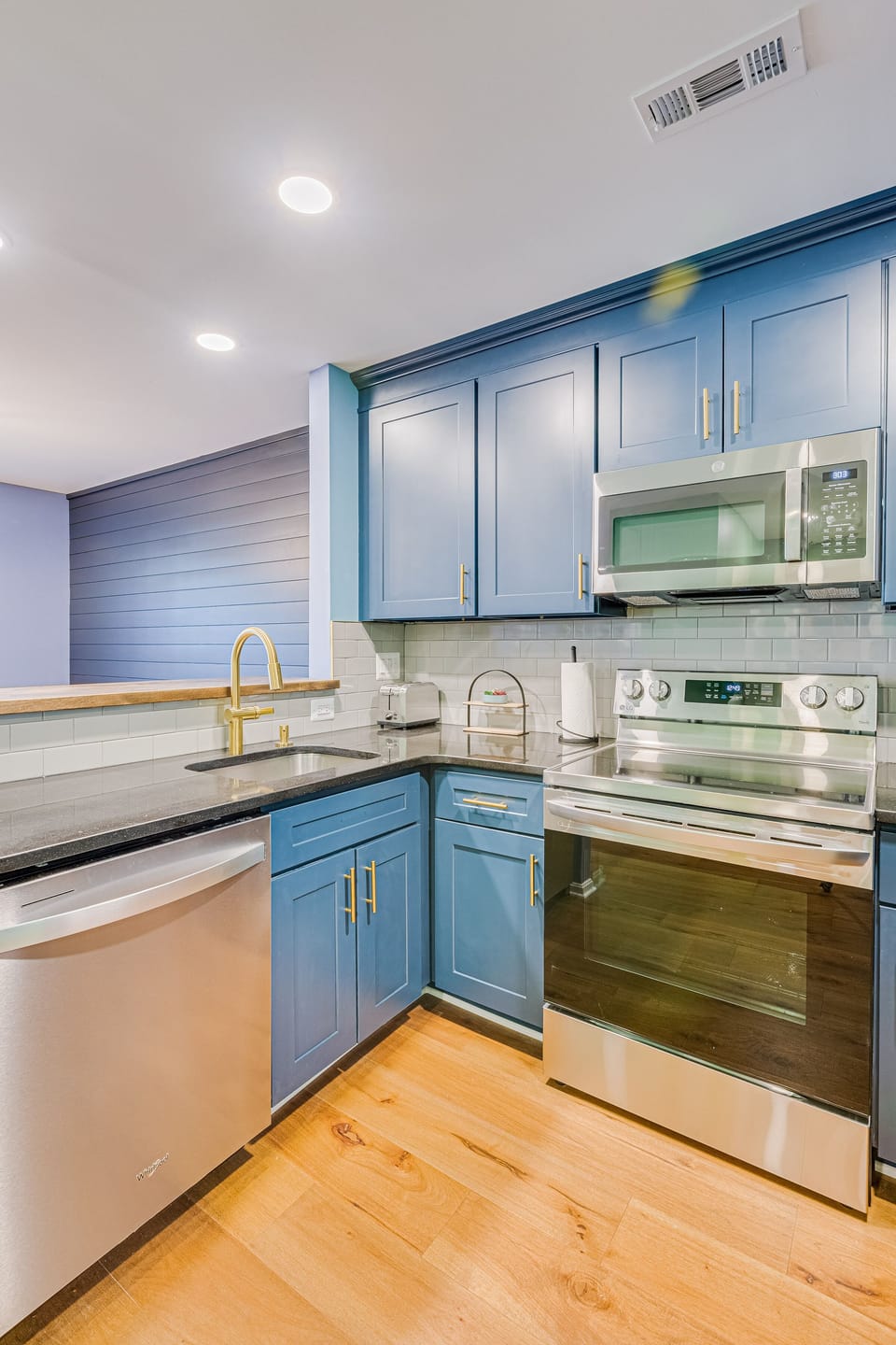 A FULLY Stocked Kitchen with Full Sized Appliances. 