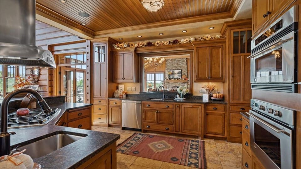 Main Lodge - Kitchen
