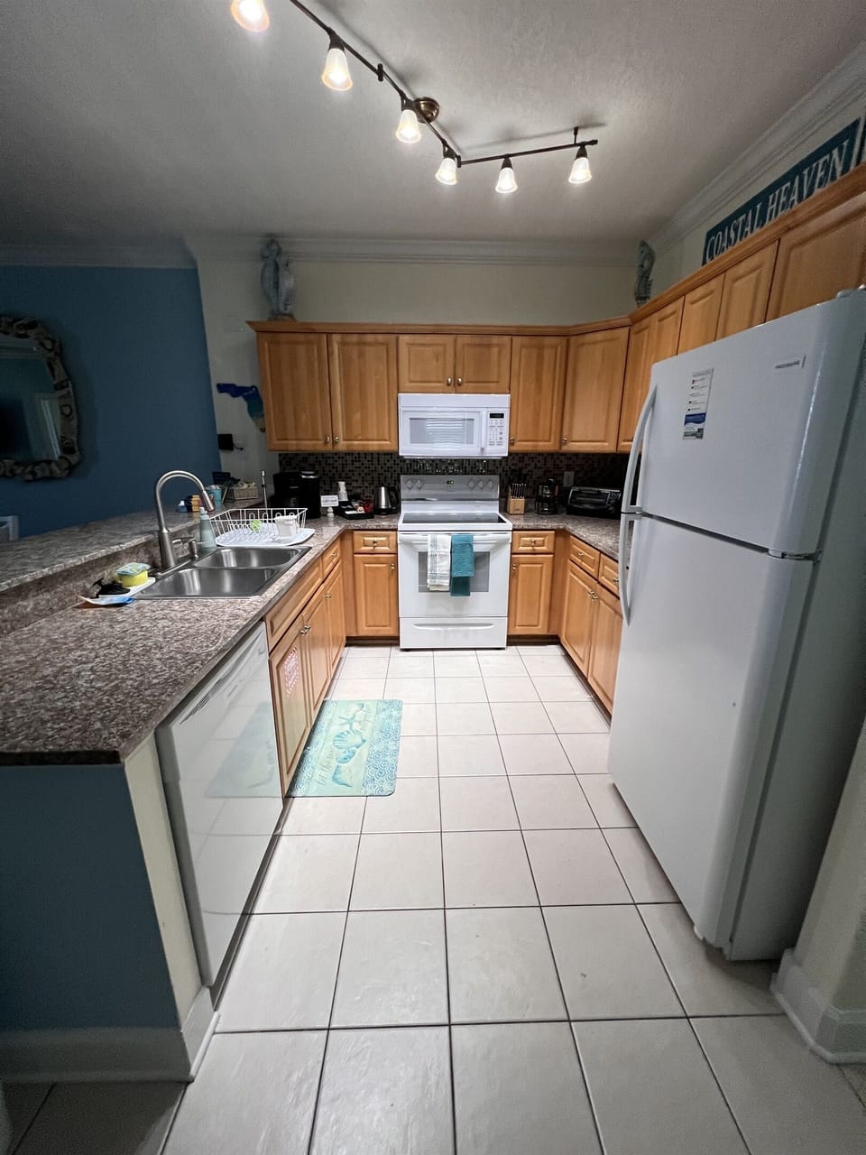 Spacious well-equipped kitchen