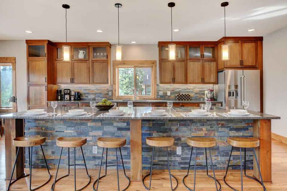 Kitchen Area with Island Seating for 6
