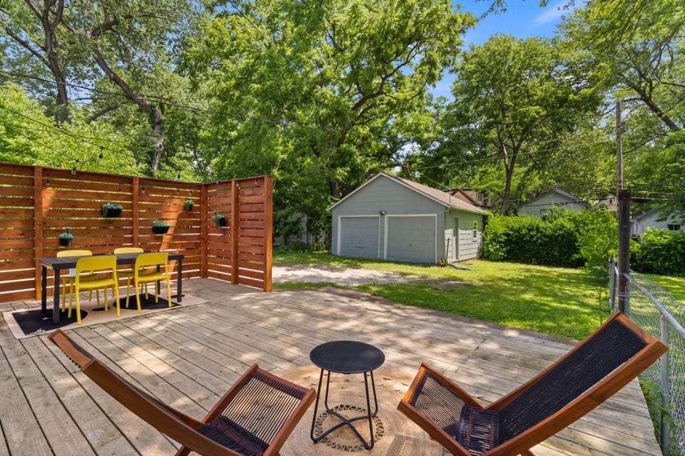 Outdoor dining