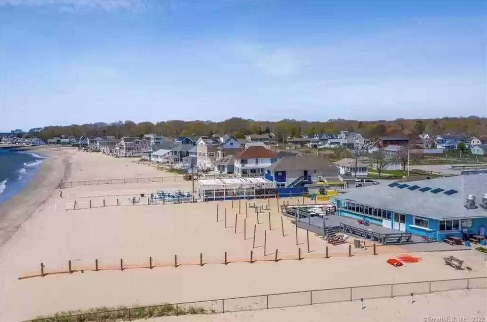 Soundview Beach/Pavilion (public)