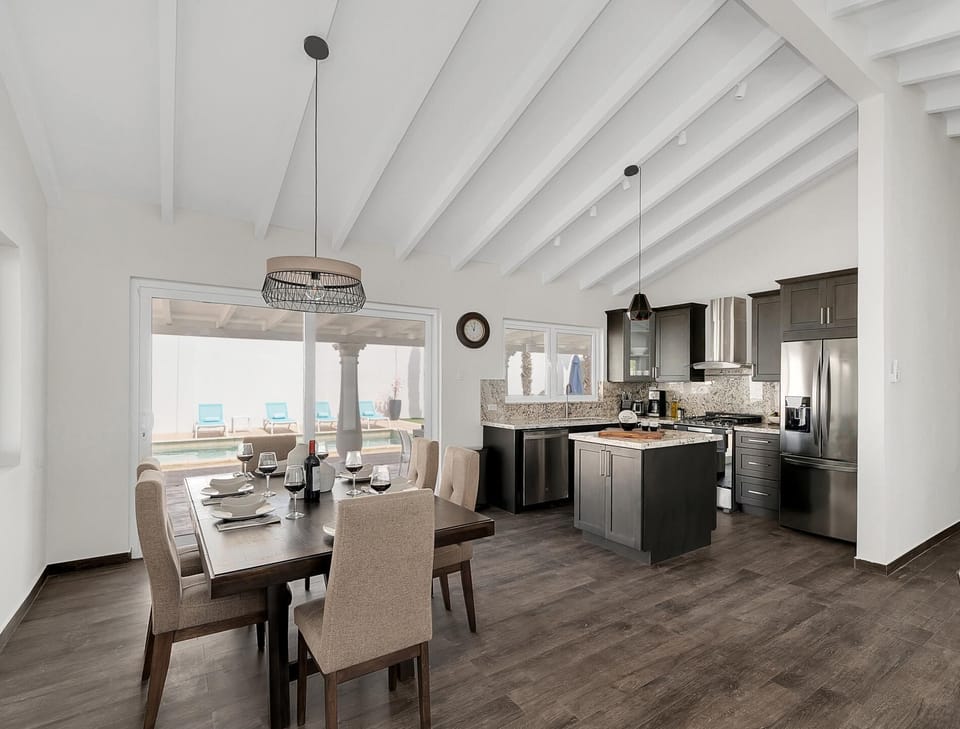 NEW Fully Equipped Kitchen
Open Concept Living.