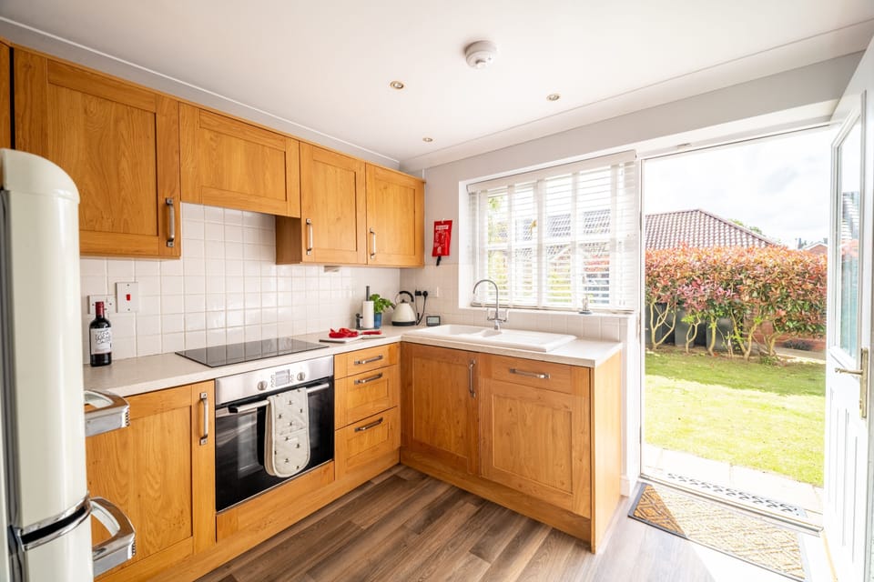 Ground floor: Kitchen with access to the garden
