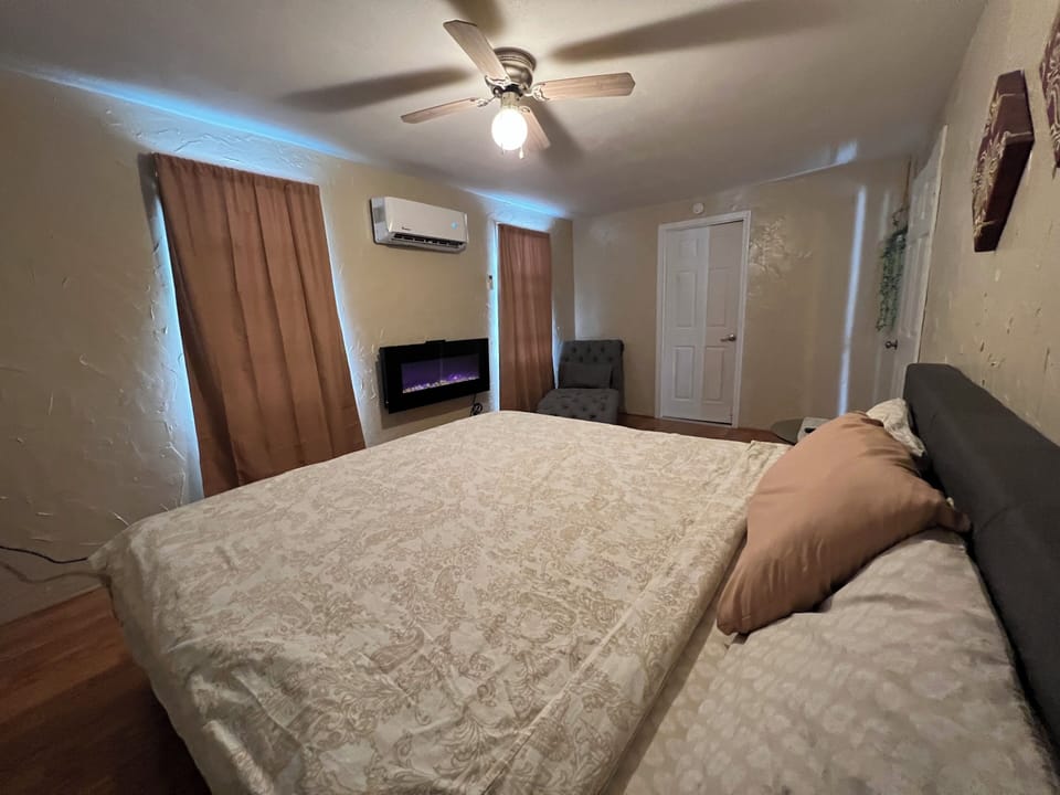Master bedroom (2)