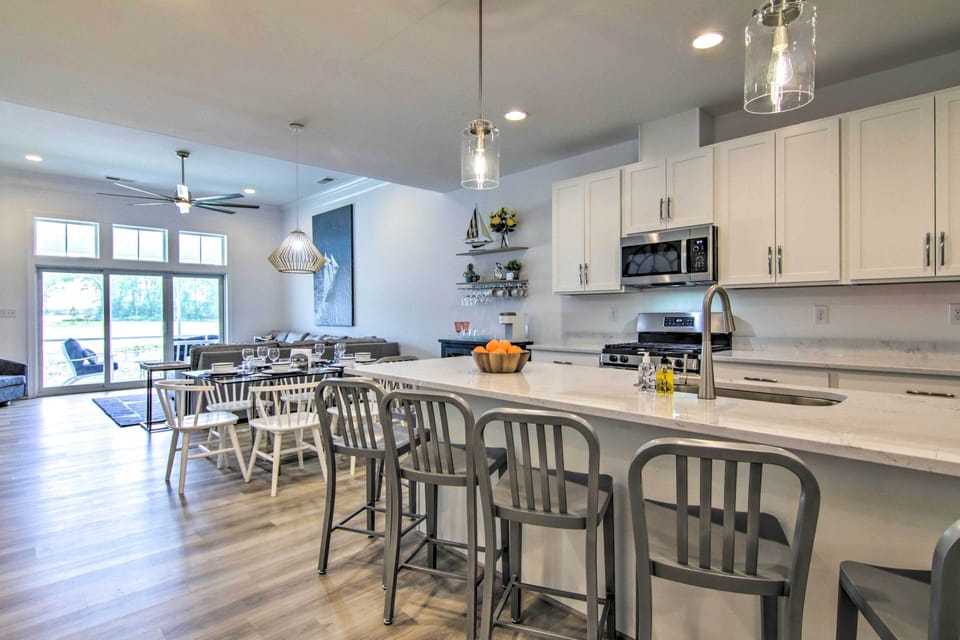 Kitchen | 1st Floor | Blender | Coffee Maker | Toaster Oven | Ice Maker