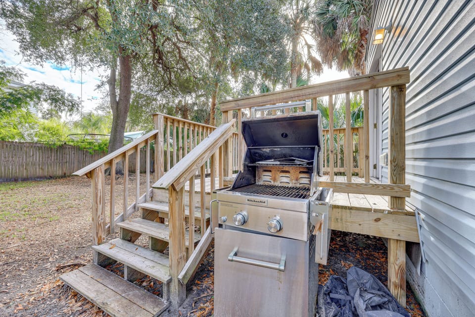 Fenced Yard | Gas Grill