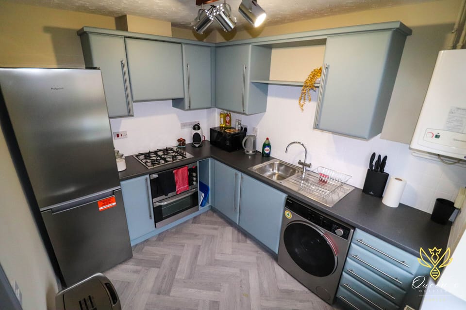Fully equipped kitchen with Washer/dryer available for your stay.