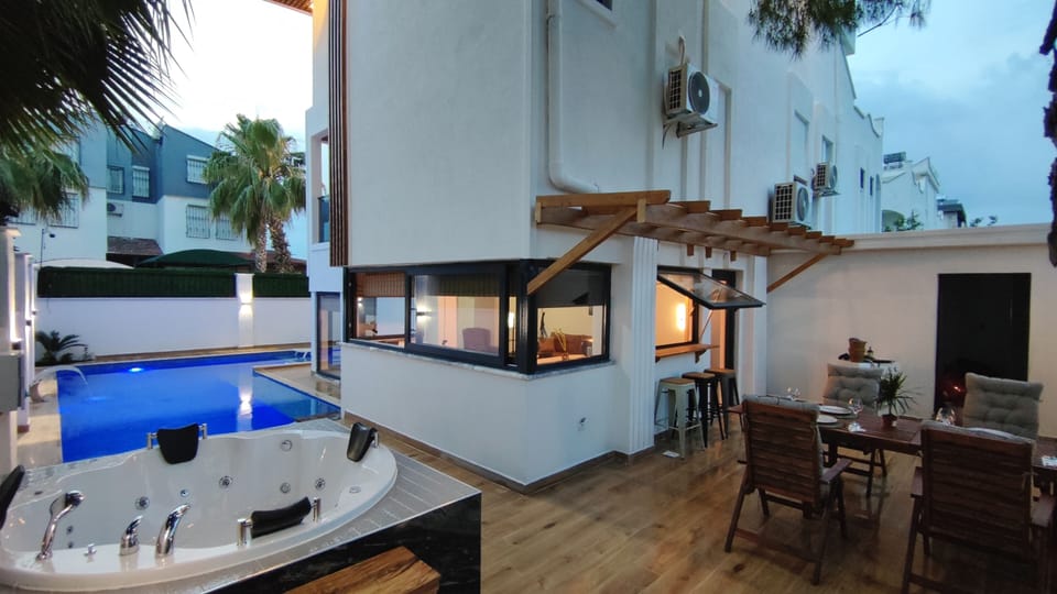 Outdoor Jacuzzi