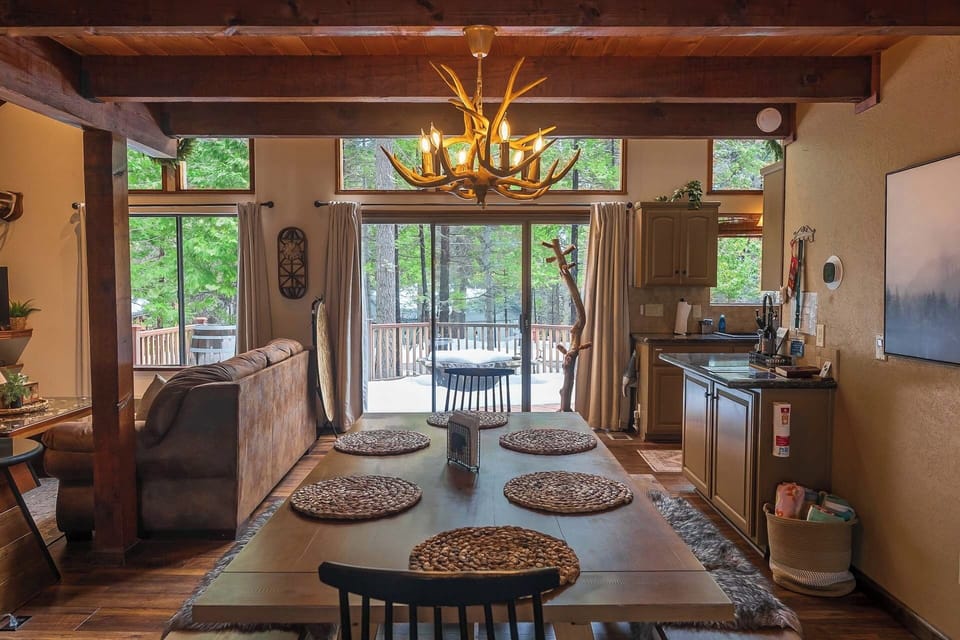 The perfect setup for shared meals and late-night laughs.