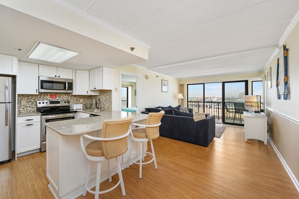Grab a quick bite at the breakfast bar on your way out the door!