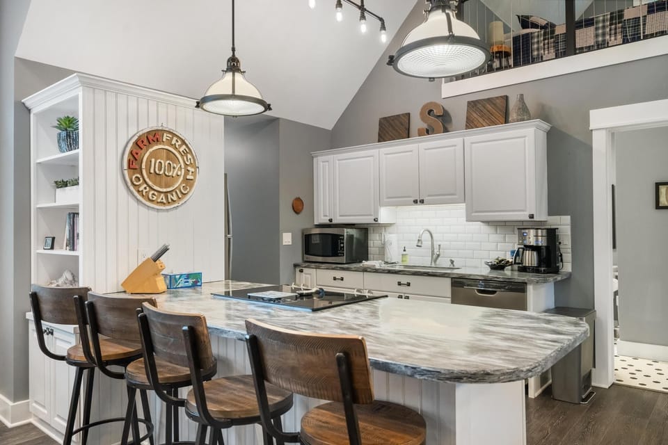 Kitchen - Full kitchen with everything you need to cook and dine.
