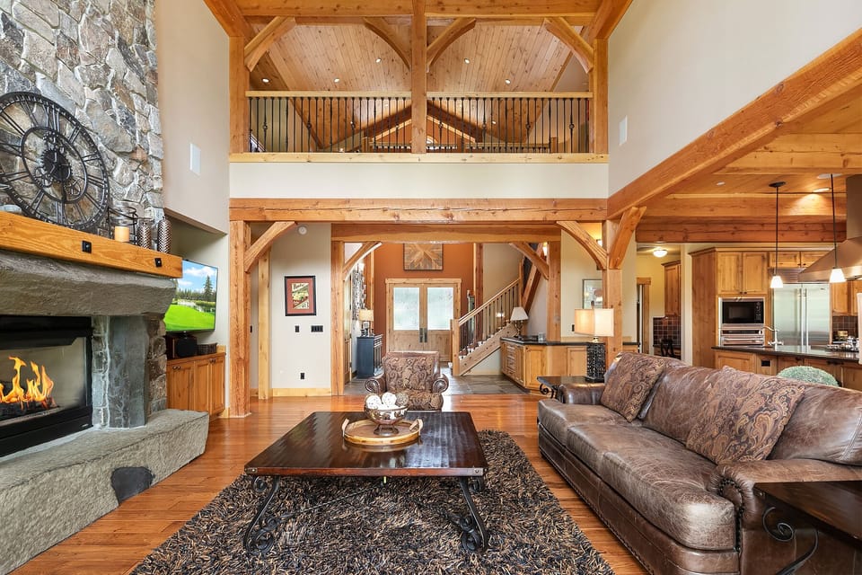 Oasis Inn: - Spacious great room with a huge ledgestone gas fireplace.