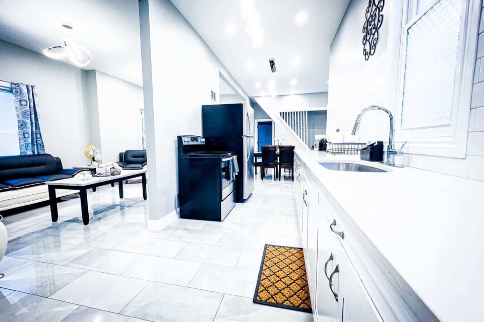 Perfect 6BR Stay Near Falls & Attractions House in Niagara Falls