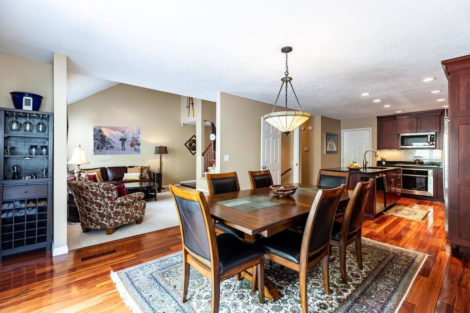 Bright and inviting dining space for every occasion.