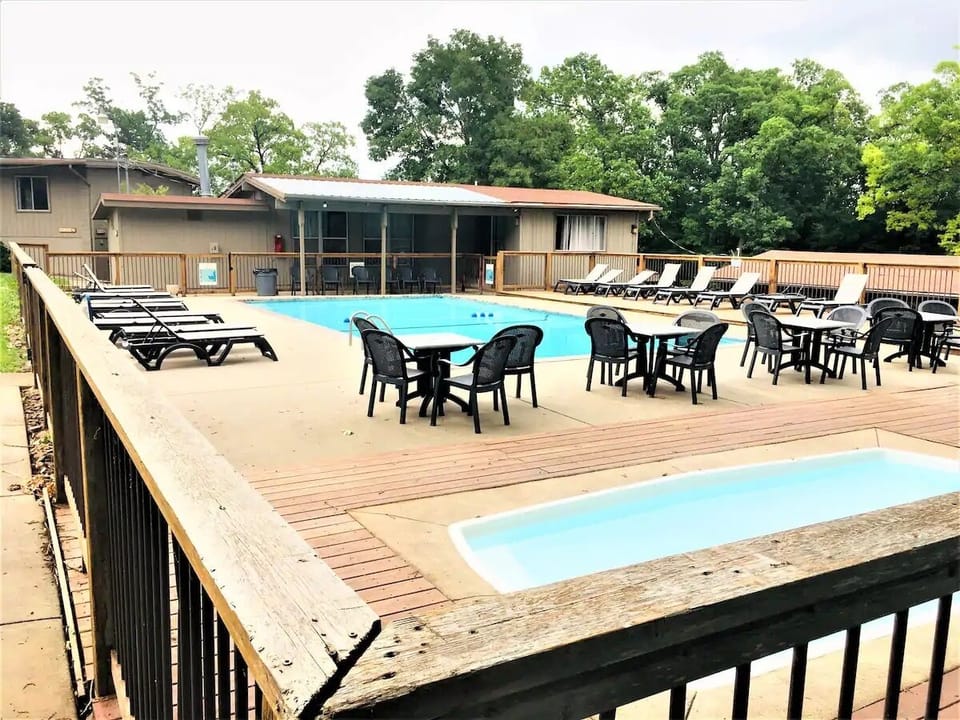 Deck pool. Seasonal operation.