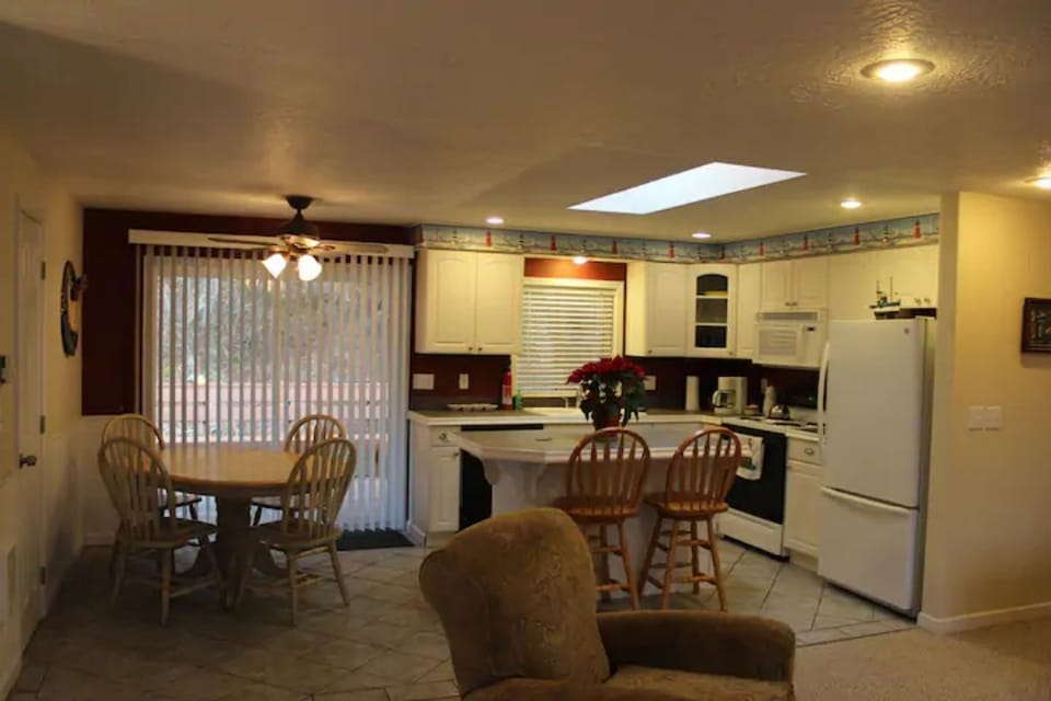 Kitchen fully stocked 2 seats at island and small dining table 