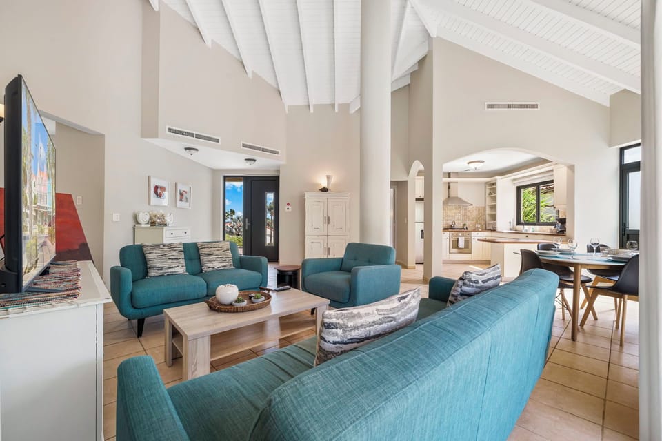 Splendid Living area of the 3BR house in Noord Aruba - Cosy sofas - Wonderful large windows with mesmerising views  - Fabulous sitting with beautifully decored space - Availability of TV and Netflix - Majestic wall lamps