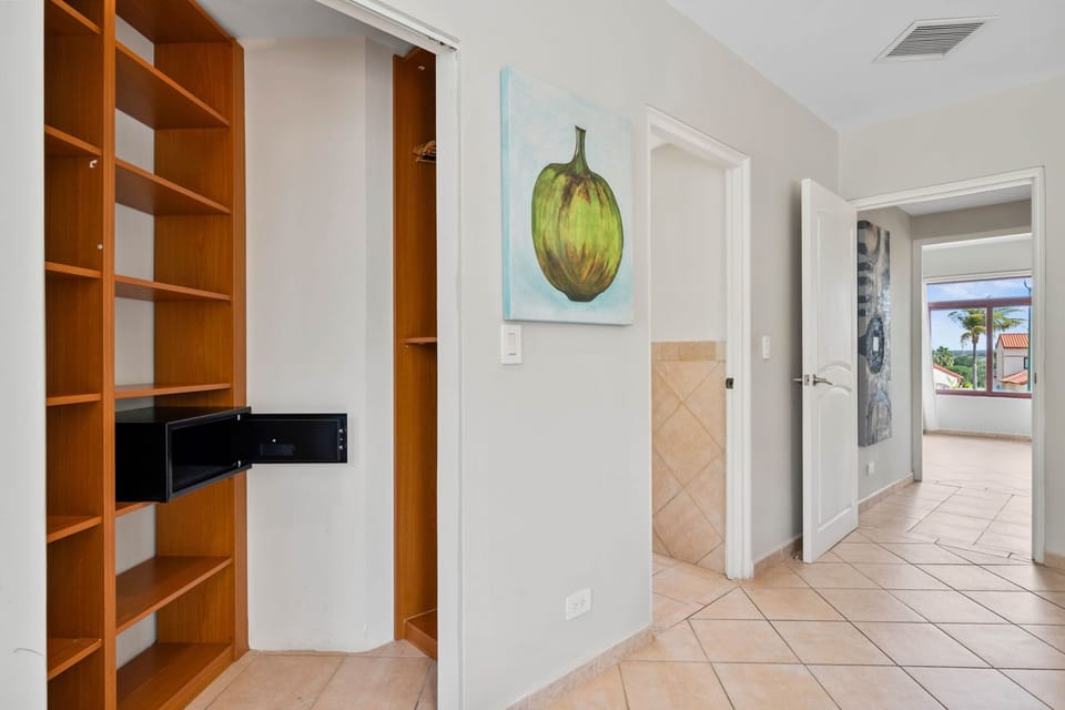 Hallway to the bedrooms