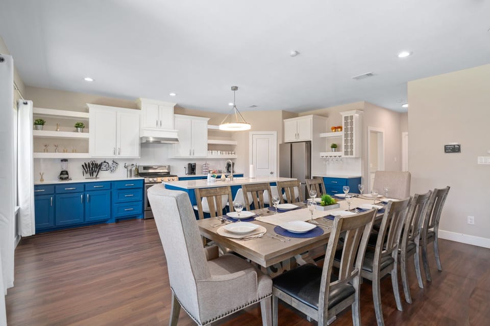 Open concept layout through the living, dining and kitchen creates an airy space