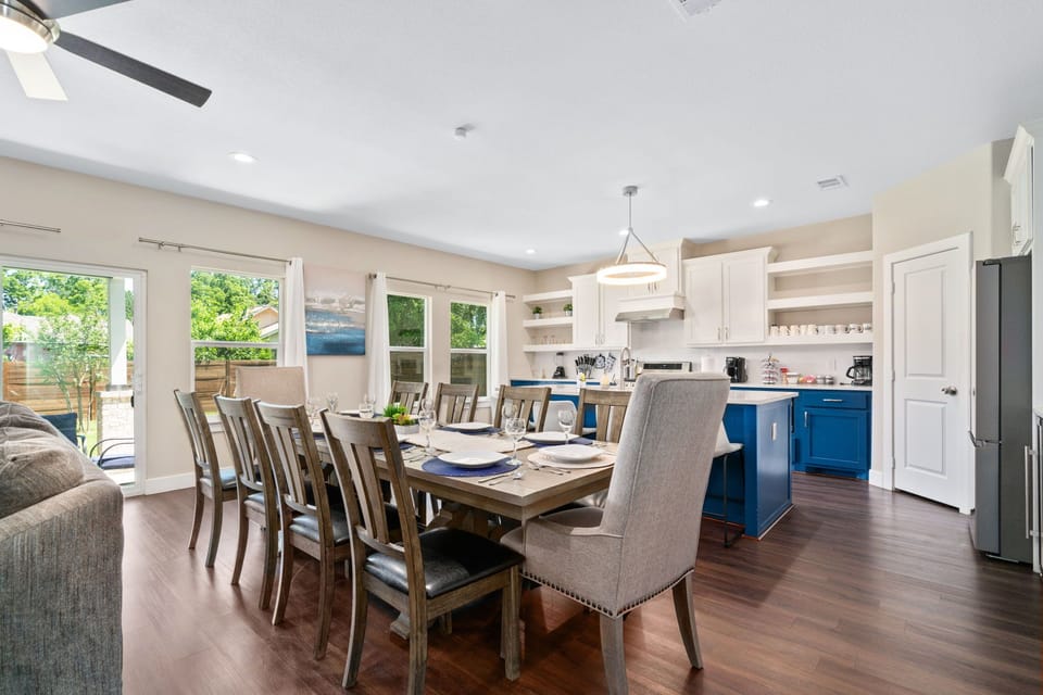 Get seated in this large dining table that seats a whopping 10 people! 