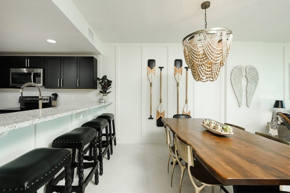 Seating for four at this large bar at the kitchen