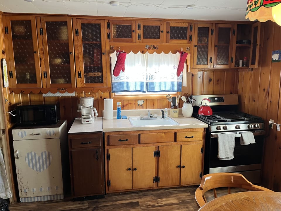 Fully equipped kitchen has everything you need (see other photos for details).