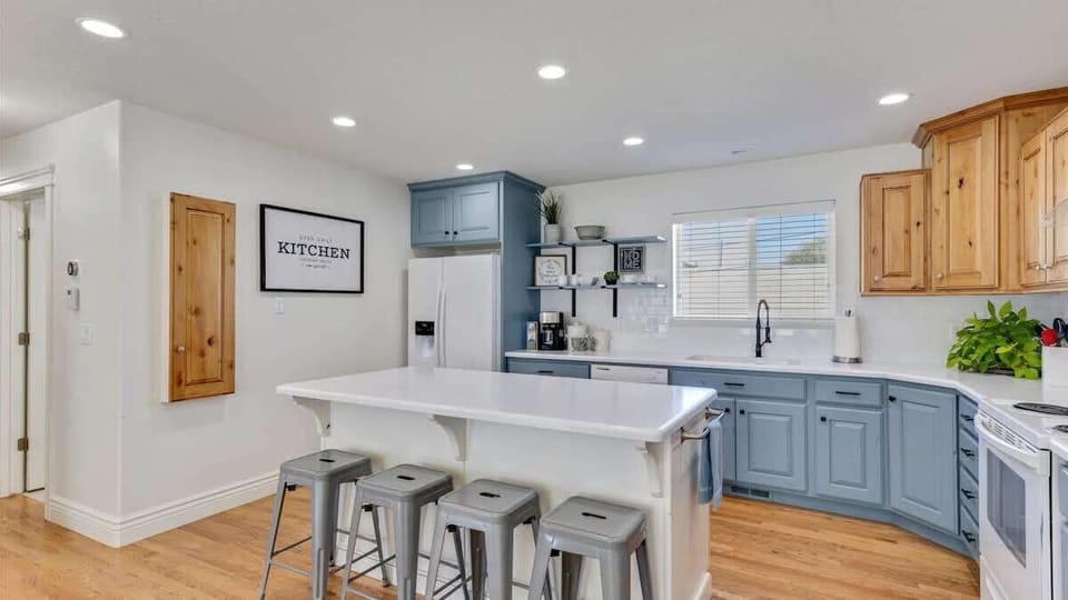 Fully Stocked Kitchen