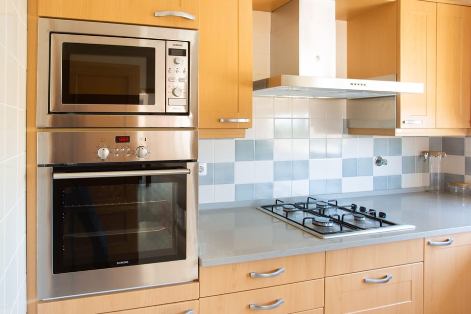 Microwave, oven, gas hob