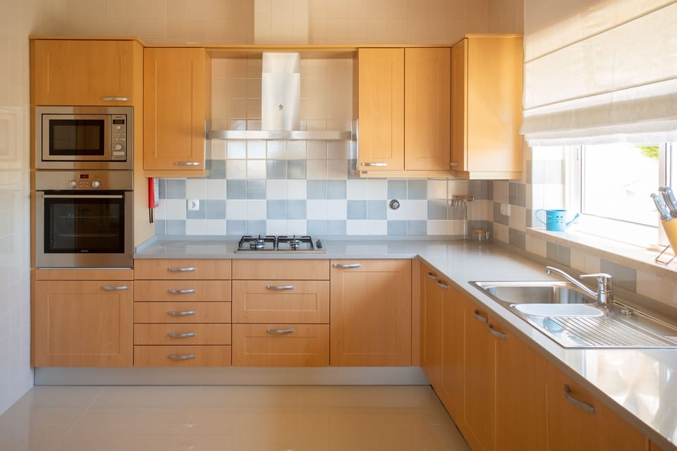 Modern fitted kitchen including dishwasher and washer dryer