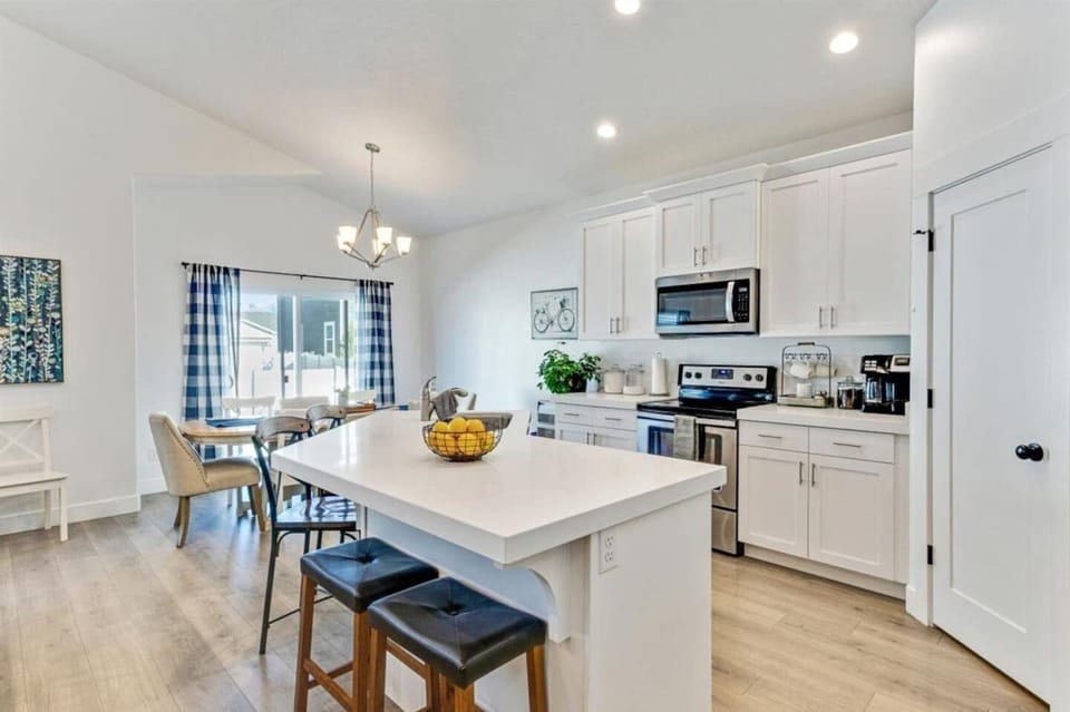 Fully Stocked Full Kitchen
