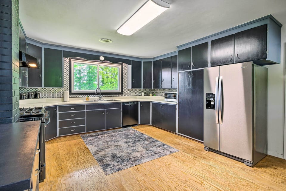 Kitchen | 2-Story Home