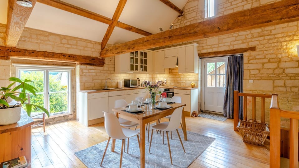 Dining area, Stable Cottage, Bolthole Retreats
