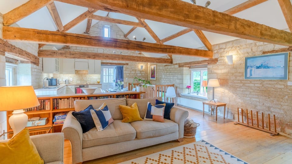 Open-plan living-dining-kitchen, Stable Cottage, Bolthole Retreats